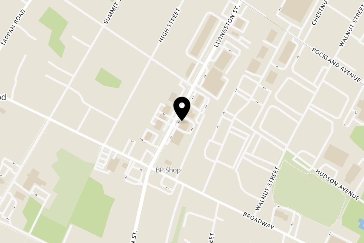 Map showing the location of Cousins Pizza on 450 Livingston St # 1 in Norwood